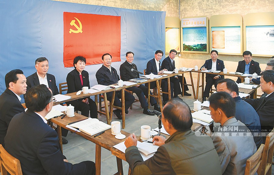 新一届自治区党委常委接受革命传统和优良作风教育