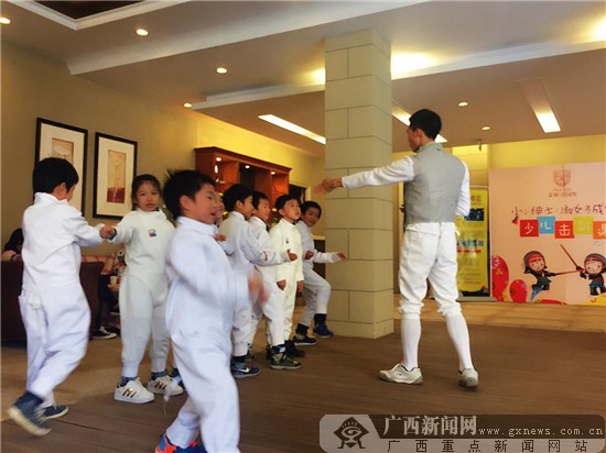 “剑尖上的芭蕾” 荣和公园墅少儿击剑课