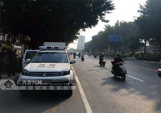 梧州:巡逻车装上电子眼 流动抓拍乱停车