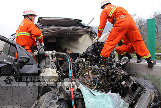 桂柳高速发生一起交通事故造成1人死亡(图)-广西新闻网