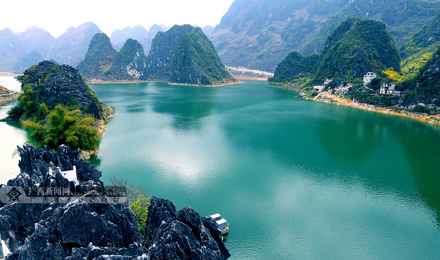 民族村,民宿,露营等服务项目,力争把浩坤湖打造成为集旅游,休闲,度假