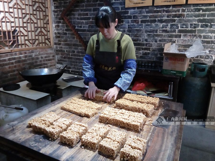 兴坪松花糖:千年老街的"味道"