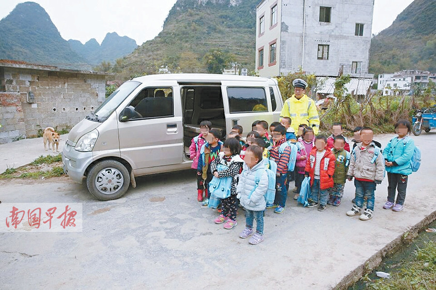 2月25日焦点图:南宁活禽市场轮流休市消毒(1\/