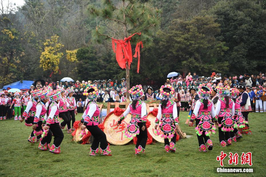 大理延续三百余年天峰山歌会风情依旧