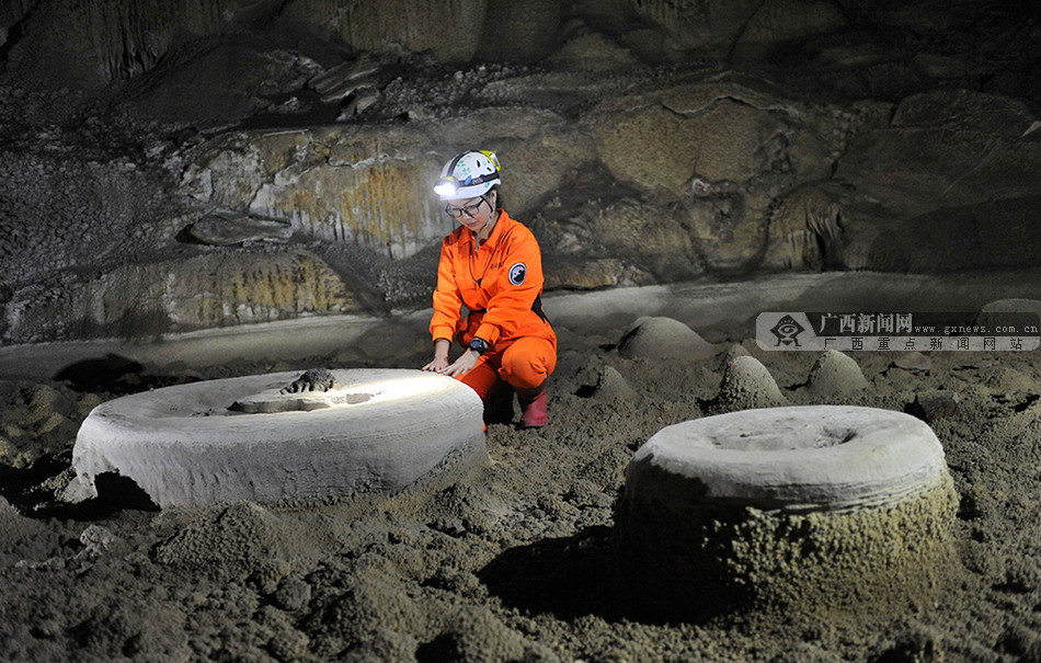 中外科考队东兰探险 发现神奇洞穴和 森林之眼