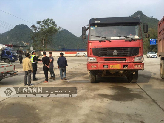 凭祥严查客车超员、货车超限超载等违法行为(图)