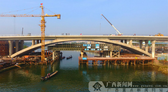 现浇拱桥杆件式支架钢制弧形分配梁构造成功运用于中越北仑河二桥主拱