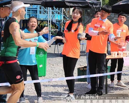 柳职院校团委获世界铁人三项赛最佳志愿服务单位