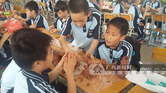 民主路小学：“经典荟萃・悦读筑梦”读书节启动