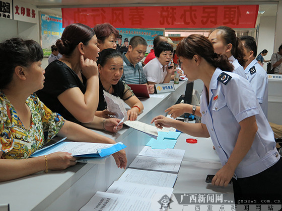 柳州地税局长周秋容:让纳税人少走"马路"多走"网路"
