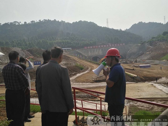 柳州组织老干部参观重点项目 发挥余热建言献策
