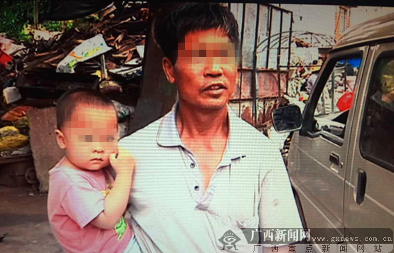 防城港一男子驾假牌车被查丢车弃儿逃跑(图)