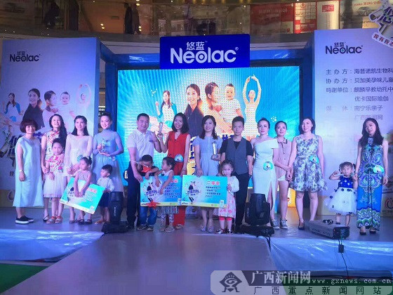 带宝宝和当明星两不误 南宁辣妈秀打造红人妈妈