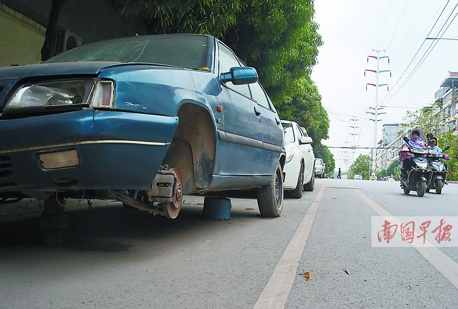 变成"三脚猫"的"僵尸车.