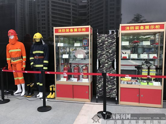 南宁一商场举行消防技能运动会 普及救援知识