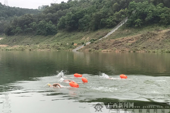 积极备战全运 广西游泳队到百色澄碧湖进行训练