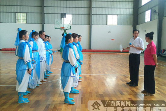 备战全运 卢意文看望广西柔力球代表队为选手加油