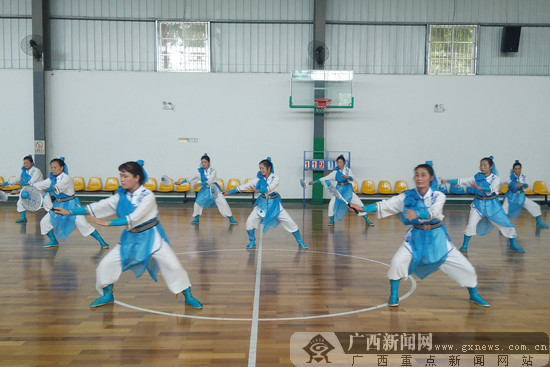 备战全运 卢意文看望广西柔力球代表队为选手加油