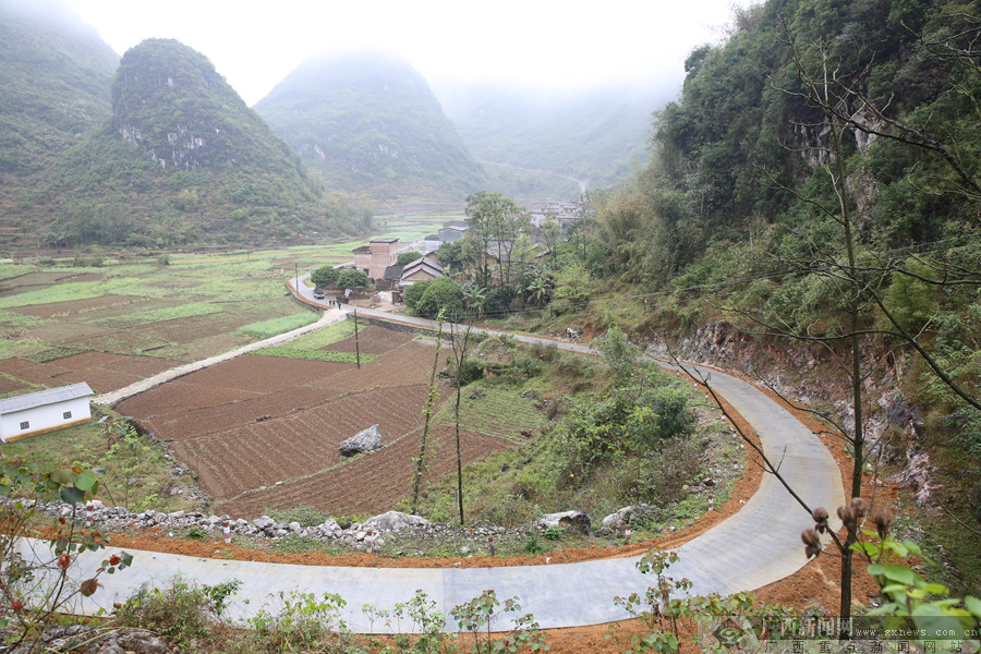河池市脱贫攻坚交通基础设施建设纪实