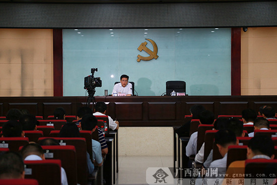自治区宣讲团在自治区党委政法委宣讲(图)