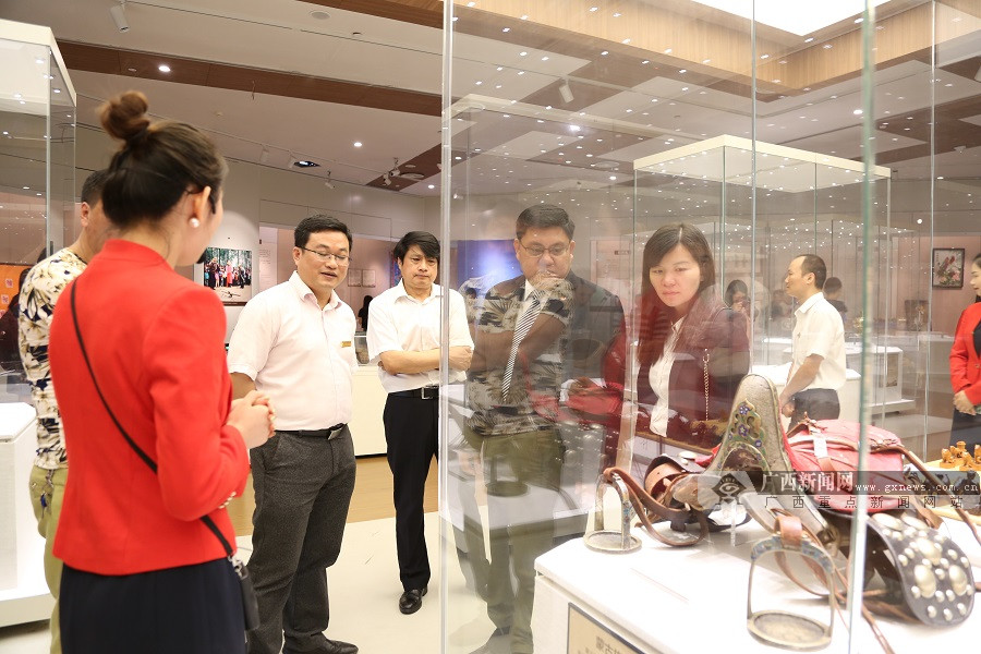 “七珍八宝”尽展丝绸之路文化风采