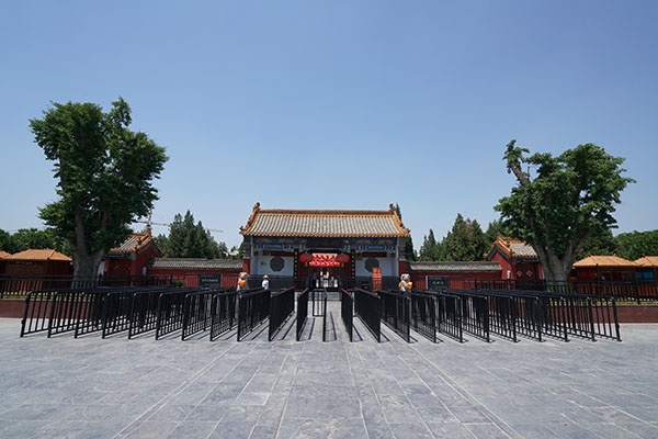 在鹿邑县,你可以造访明道宫,老君台,太清宫,老子故居,长军古陶瓷