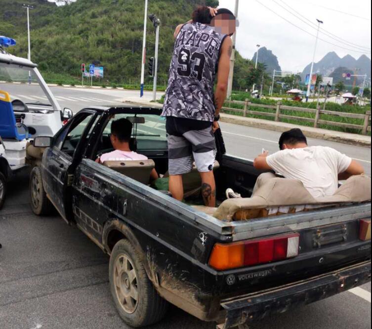 "����˹�߸�""ð��"�����ܳ� ���ӷǷ���װ������