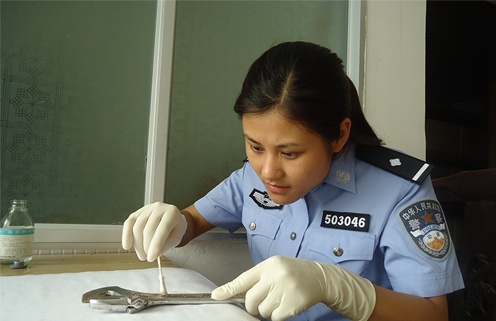 让证据"说话"不让警徽蒙尘 记玉林80后女法医黄墁