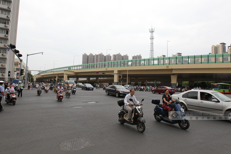 南宁园湖北路中华路至民主路段正式恢复通行78