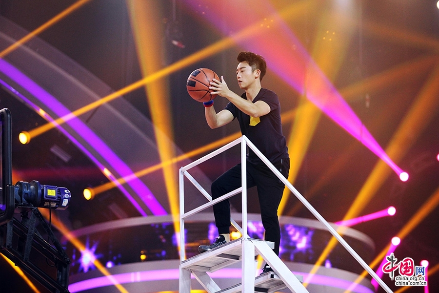 奥尼尔加盟《来吧冠军2》 郑恺袁弘机智应变