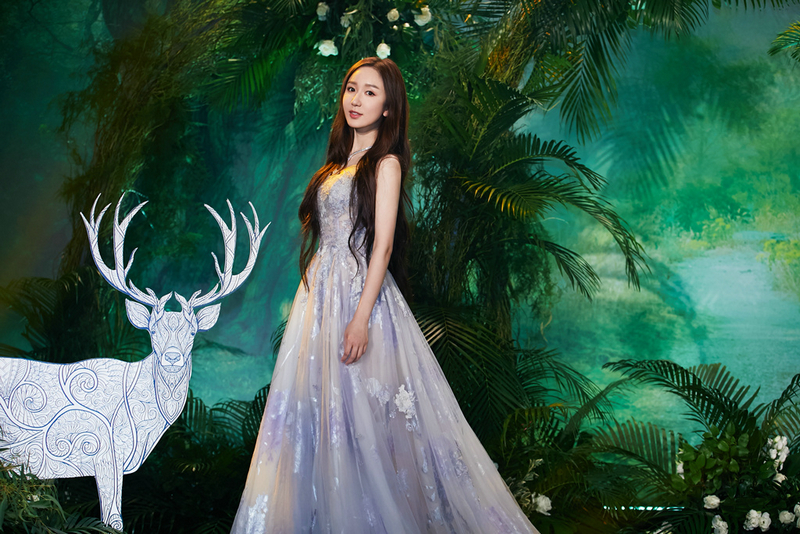 娄艺潇加盟华纳音乐 现场演唱展现不俗唱功