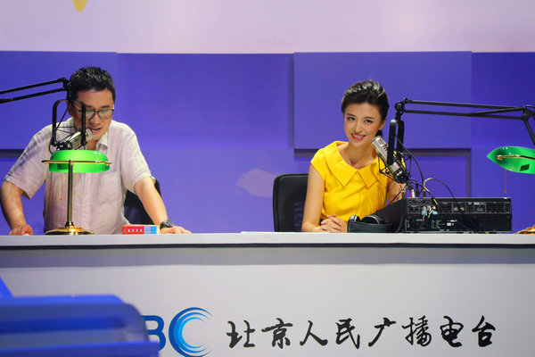 北京电台主持人大鹏,楚函带来脱口秀《话筒开了》