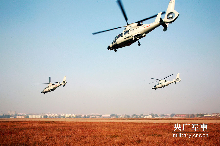 我军首支舰载直升机团:曾冒险接护被劫570天船