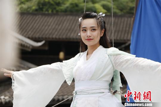 《拜见宫主大人》于浙江横店热拍 魔主智斗盟