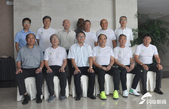 中国足球名宿辅导团莅临济南 调研校园足球发