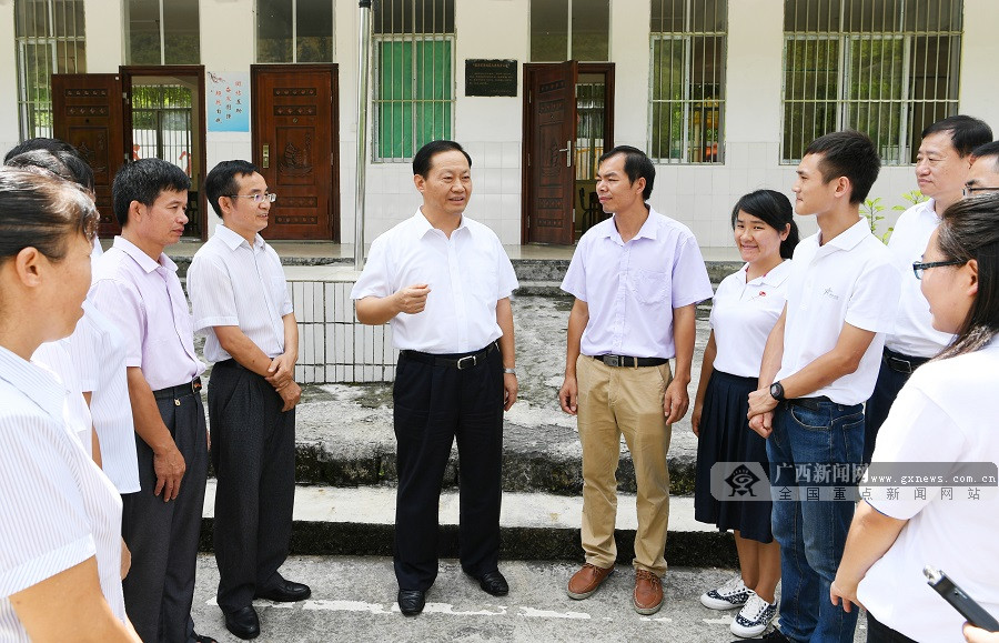 彭清华:做“四有”好老师引领学生成长成才