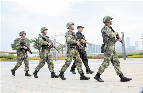 特警,武警武装联勤. (耿国华 摄)