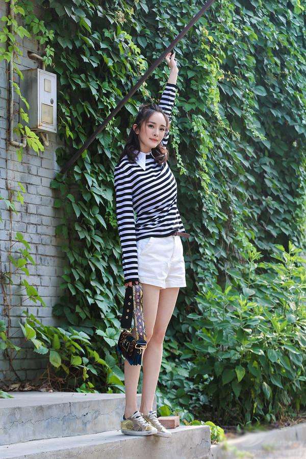 倪妮晒照被赞街拍范本 女星游客照开扒哪家最时髦