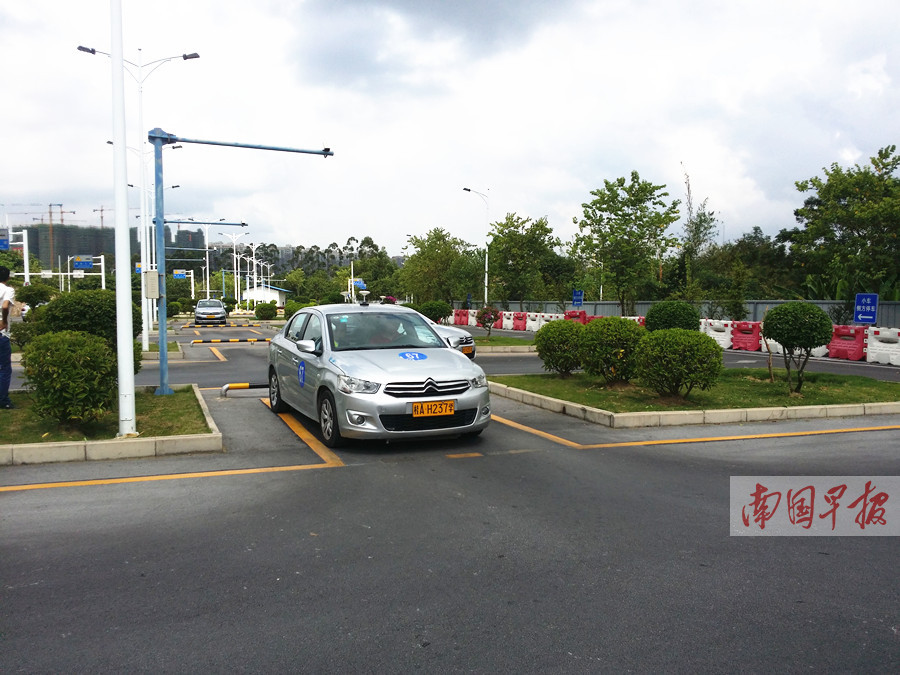 9月24日焦点图:柳州轻轨样车亮相工业博物馆