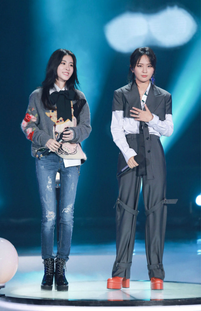 《快乐大本营》周笔畅张碧晨献爱心