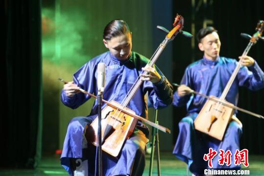 蒙古学子上演精彩演出。 张茜翼 摄