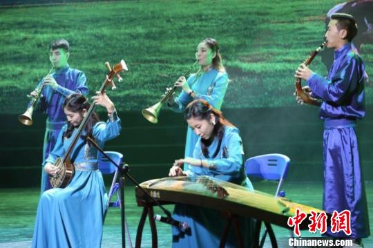 蒙古学子上演精彩演出。 张茜翼 摄