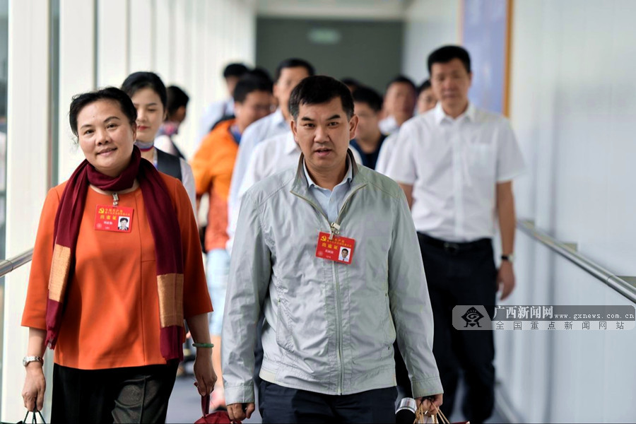 圆满完成大会各项任务 出席党的十九大的广西代表返邕