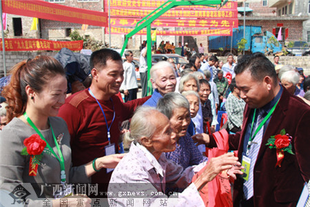 广西平果县革命老区举行重阳节尊老敬老活动