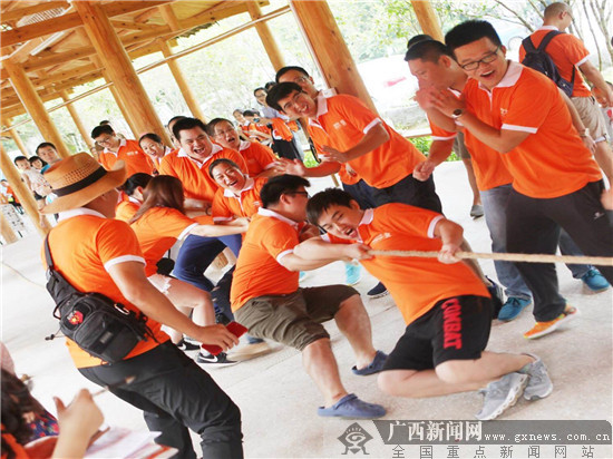 平安产险柳州中支举办十五周年司庆活动