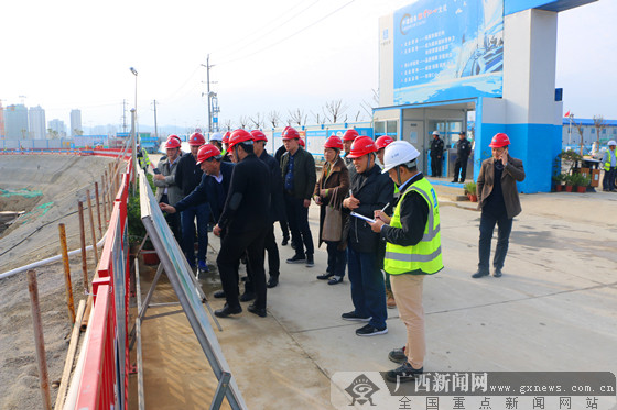 柳州市委领导考察柳州市柳东新区文化广场项目