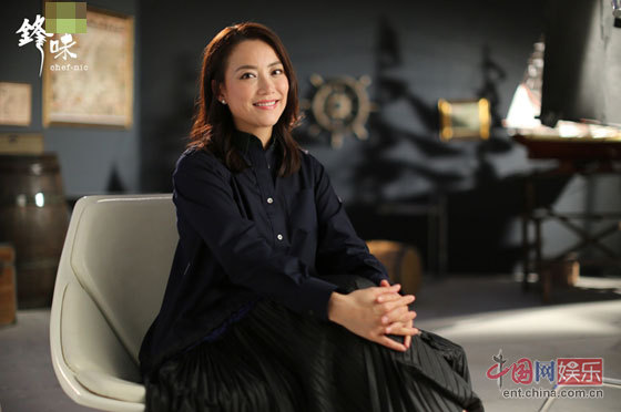 《锋味》霍汶希担任美食评委 逗趣展现反差萌