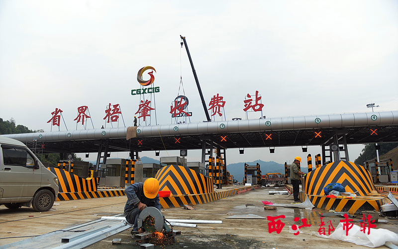 高速收费员工装 df4a151f7ff84f4766adf3865b7dc44e.jpg