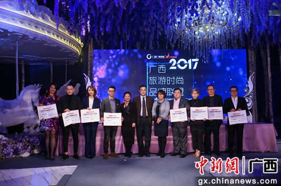 8家企业现场签署了加入联盟合作书。