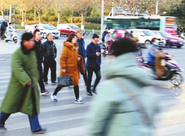 济南查处路口不文明行为 一天抓拍437起加塞